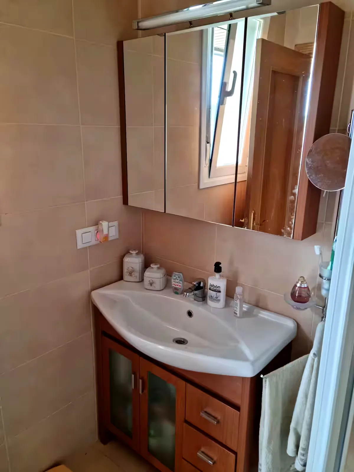 Baño completo del apartamento